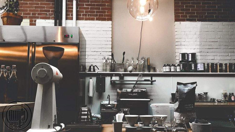 بهینه‌سازی چیدمان تجهیزات کافی‌شاپ برای کاهش مصرف انرژی و زمان سرویس‌دهی